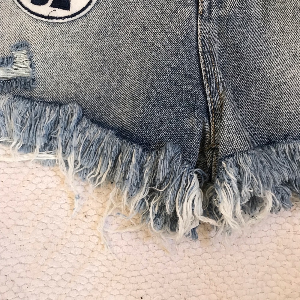 MINKPINK Free Ride Patch Denim Shorts S New - Picture 7 of 8